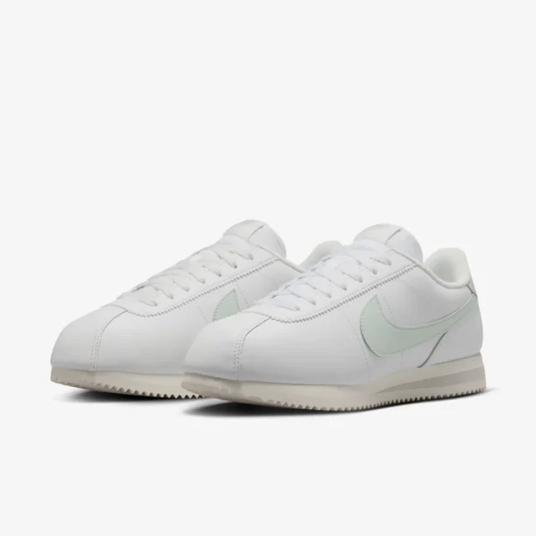 Zapatillas Nike Cortez blancas con swoosh verde menta