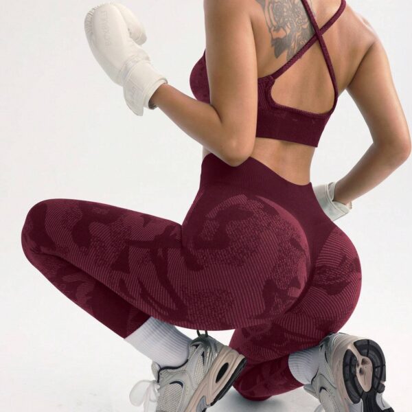 Powerista Conjunto de ropa deportiva para mujer con top de tirantes de un solo color con espalda de cruce y leggings con estampado de camuflaje - Conjunto de entrenamiento para Año Nuevo Chino