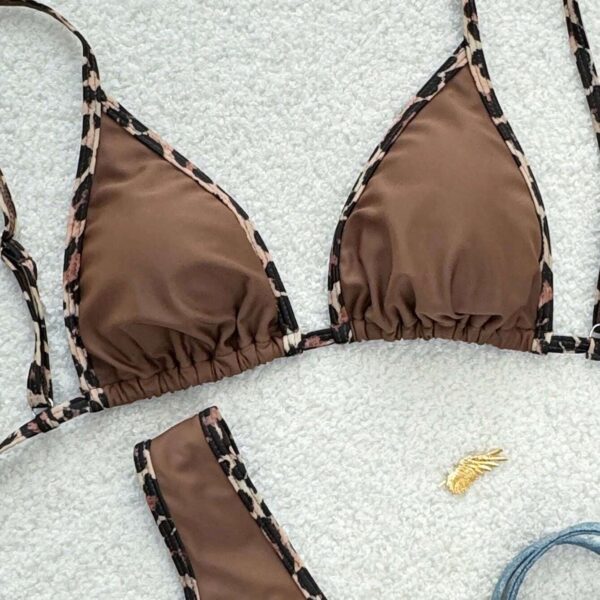 Set de 2 piezas de bikini con tiras de leopardo sexy, estampado aleatorio, parte superior de tirantes tipo halter y espalda de tirantes, con tiras laterales en la Bottom para el verano