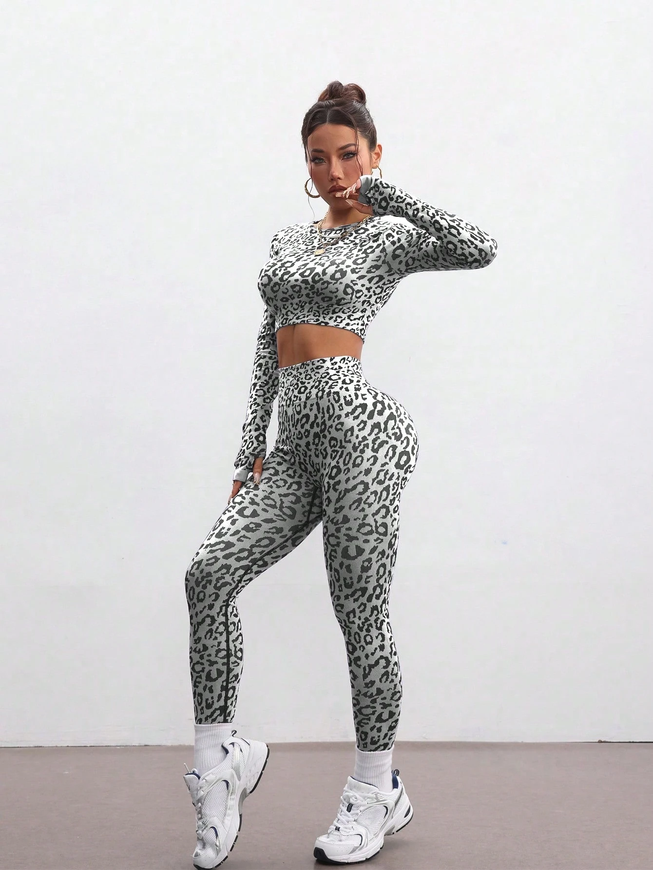 Set de 2 piezas de ropa deportiva sin costuras con estampado de leopardo - Top de manga larga y leggings - Imagen 6
