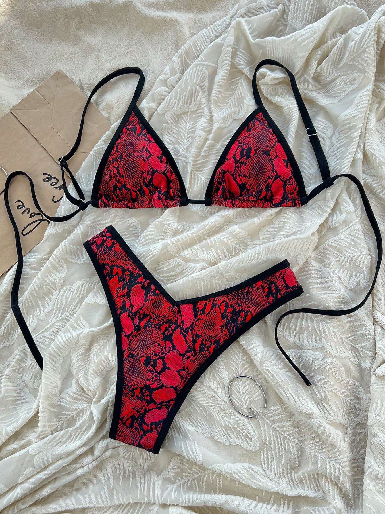 Set de bikini de 2 piezas con parte superior tipo halter estampada de forma aleatoria con patrón de leopardo y Bottom tipo hipster con cordones laterales y tirantes finos - Imagen 3