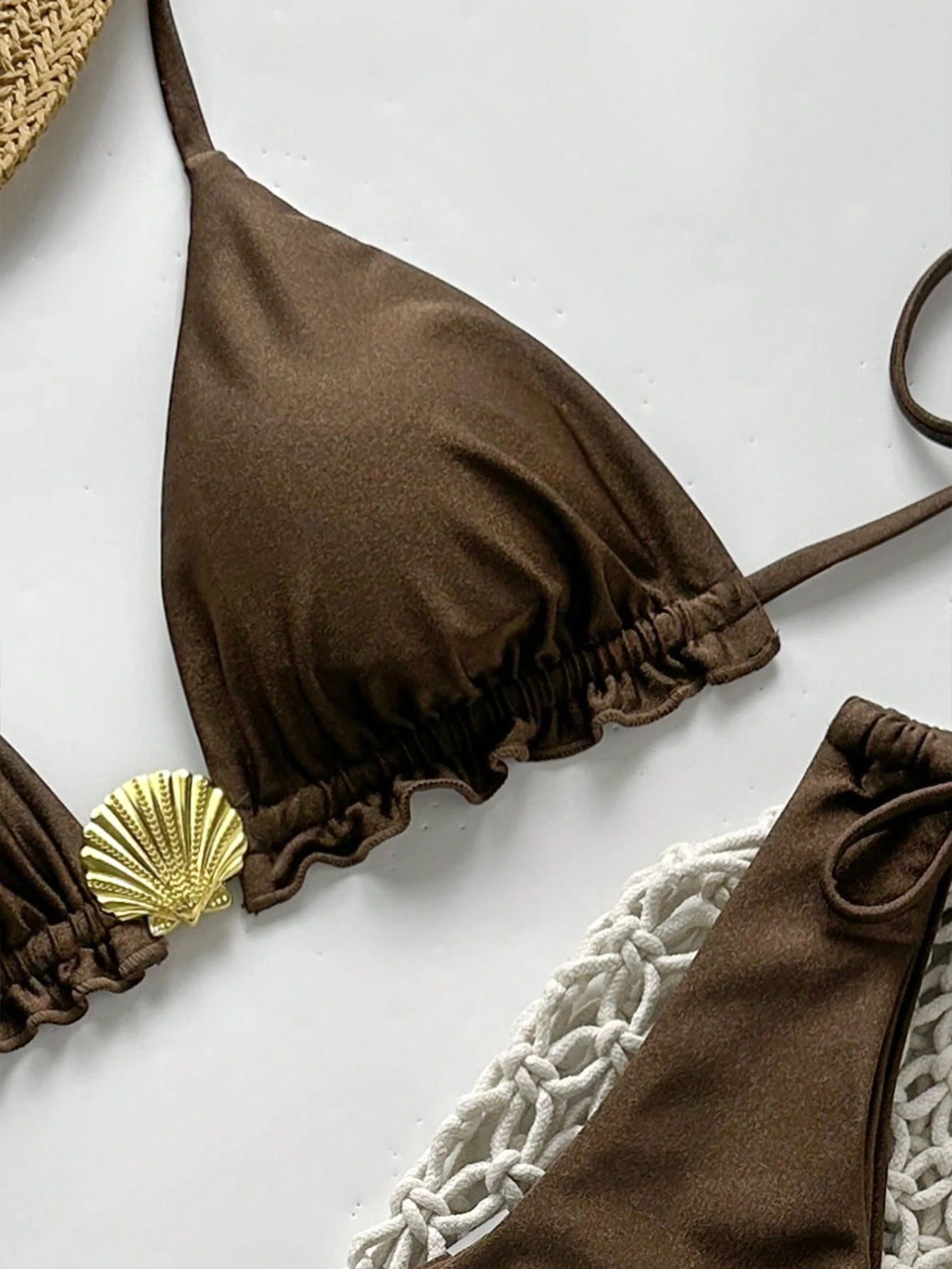 Swim Vcay Conjunto de bikini sencillo para mujer con tirantes de espagueti, unicolor, decoración de concha metálica y lazos laterales, ideal para primavera y verano - Imagen 2