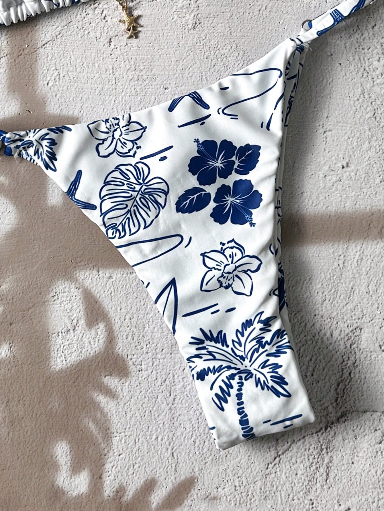 Swim Conjunto de bikini sexy de mujer para vacaciones de primavera con decoración de metal y correas de espagueti con estampado aleatorio - Imagen 3