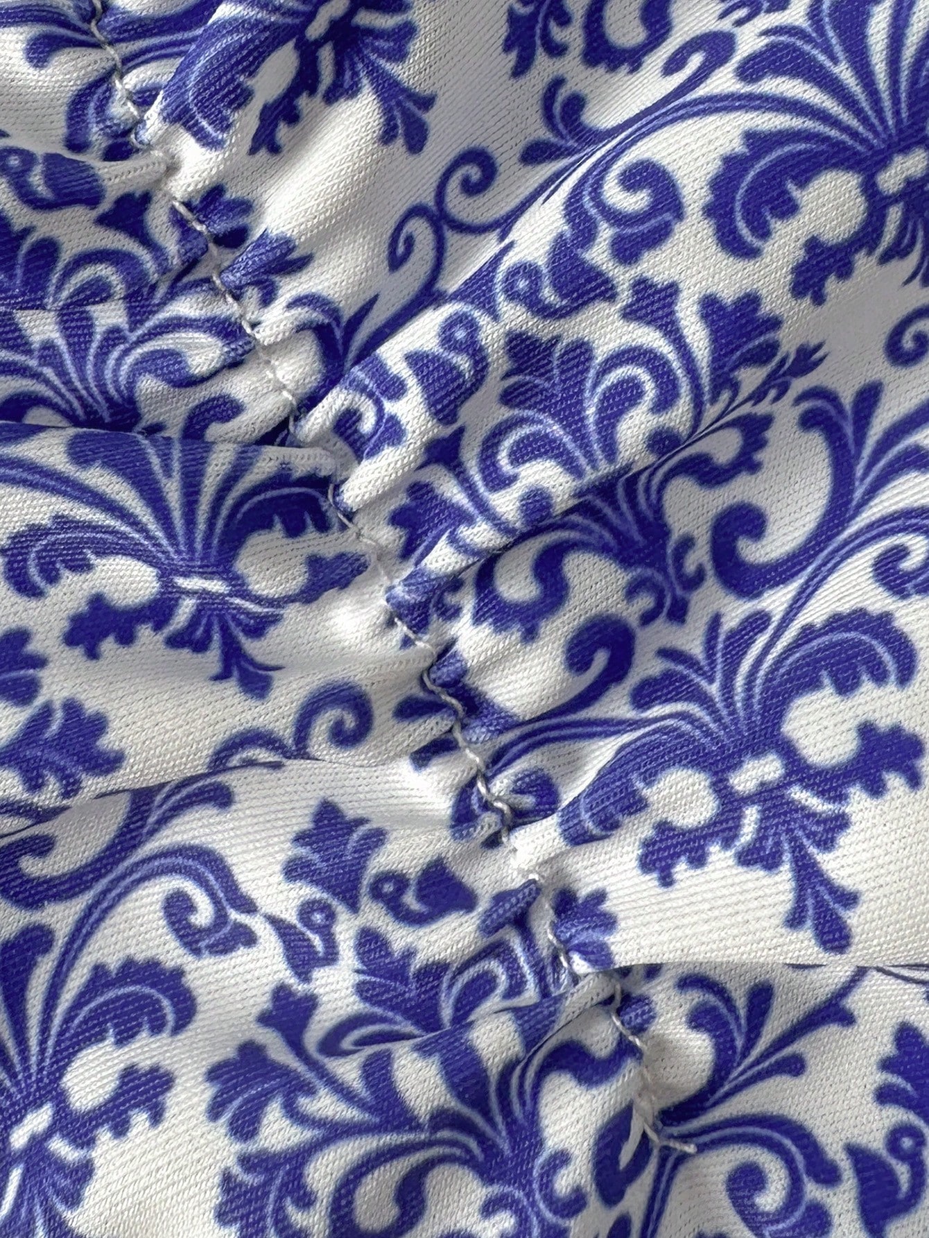 Swim Mod Conjunto de bikini con tirantes de espagueti y decoración metálica con estampado aleatorio, y bragas tipo tanga para vacaciones de verano para mujeres - Imagen 6