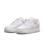 Zapatillas Nike Air Force 1 blancas con detalles en crema